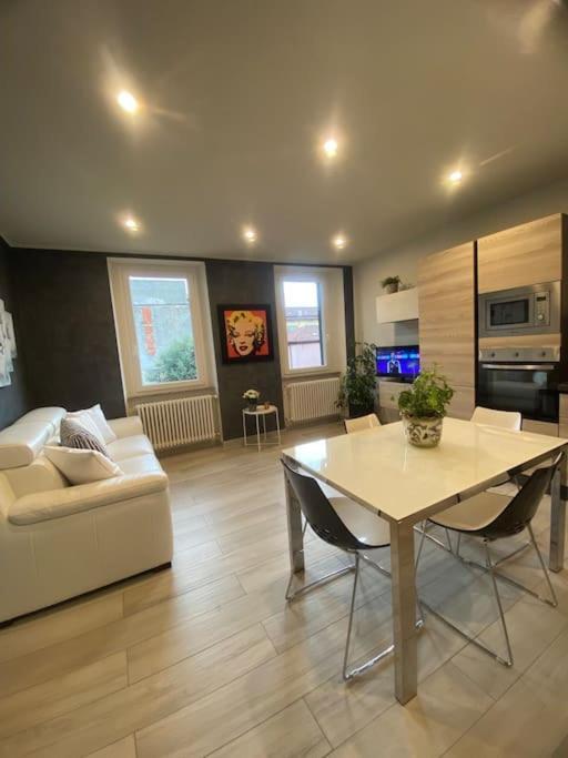 Marilyn Apartment โกโม ภายนอก รูปภาพ